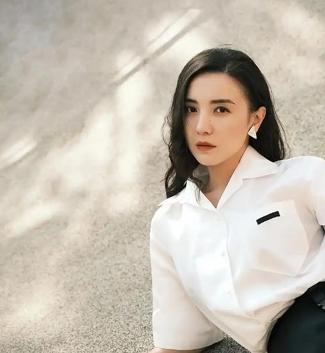 45岁宋佳被曝已领证，丈夫身份毫无征兆曝光！张艺谋这次“赢”麻了（组图） - 42