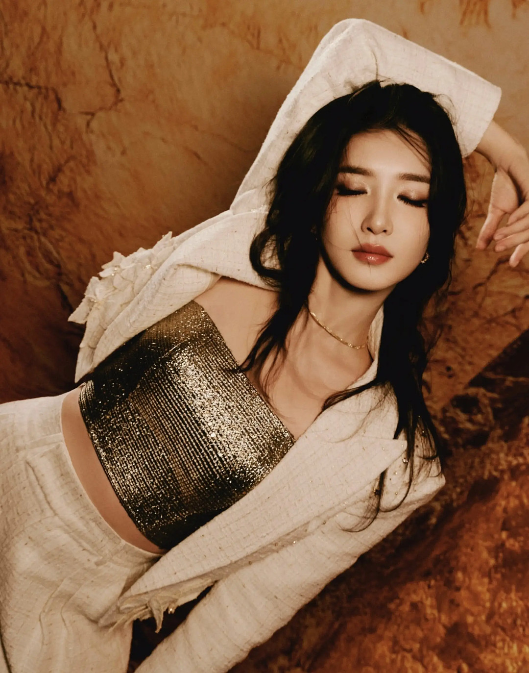 【美女】江疏影靓丽写真！雪肤玉貌风情妩媚魔鬼身材性感火辣（组图） - 2