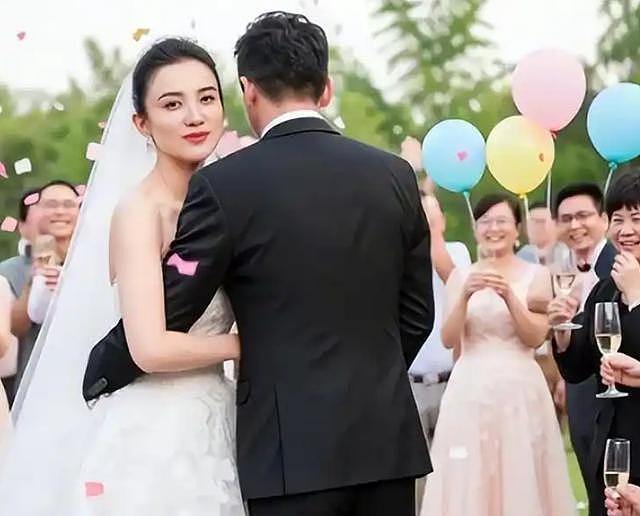 45岁宋佳被曝已领证，丈夫身份毫无征兆曝光！张艺谋这次“赢”麻了（组图） - 1