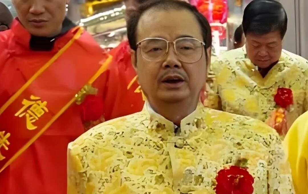 一夜爆火的香港千亿大佬,奇袭李嘉诚(组图) - 6