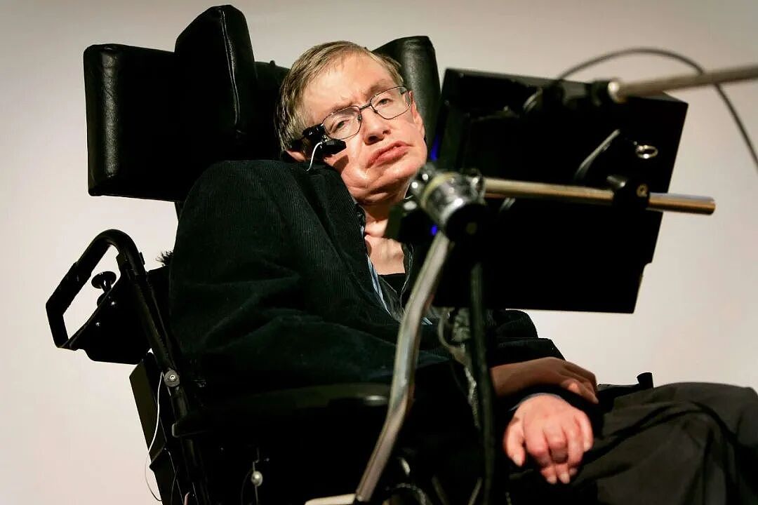 炸锅！爱泼斯坦档案惊现霍金，左拥右抱比基尼辣妹，笑得合不拢嘴（组图） - 6