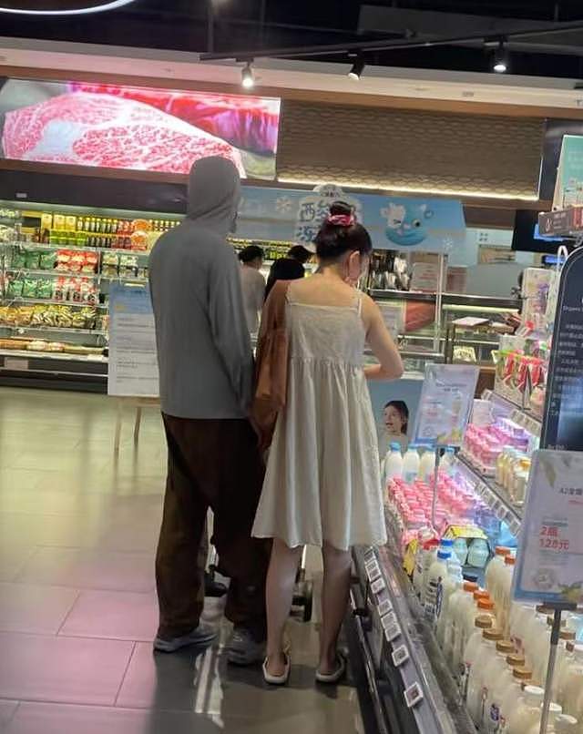 吴倩带女儿港迪度假,包裹严实,张雨剑不戴口罩生怕别人认不出(组图) - 7