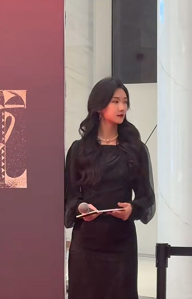 黄晓明新女友遭深扒，履历被扒照片曝光，网友：看生图不像26岁！（组图） - 12