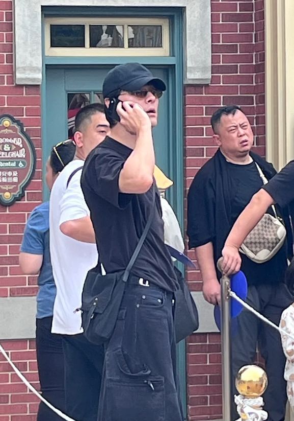 吴倩带女儿港迪度假,包裹严实,张雨剑不戴口罩生怕别人认不出(组图) - 4