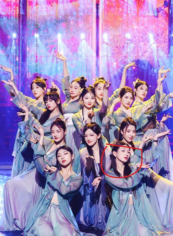 黄晓明新女友遭深扒，履历被扒照片曝光，网友：看生图不像26岁！（组图） - 10
