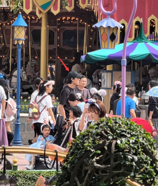 吴倩带女儿港迪度假,包裹严实,张雨剑不戴口罩生怕别人认不出(组图) - 3