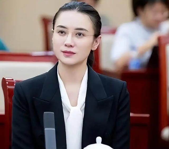 45岁宋佳被曝已领证，丈夫身份毫无征兆曝光！张艺谋这次“赢”麻了（组图） - 56