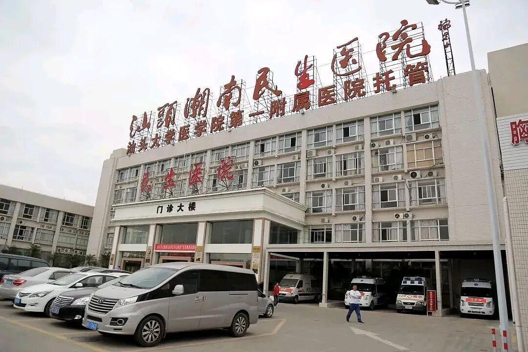 一夜爆火的香港千亿大佬,奇袭李嘉诚(组图) - 8