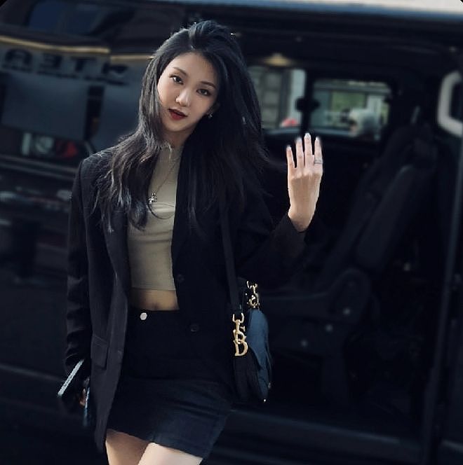 黄晓明恋情曝光！与美女穿情侣装并同游，女方年龄被扒疑似小22岁（组图） - 9