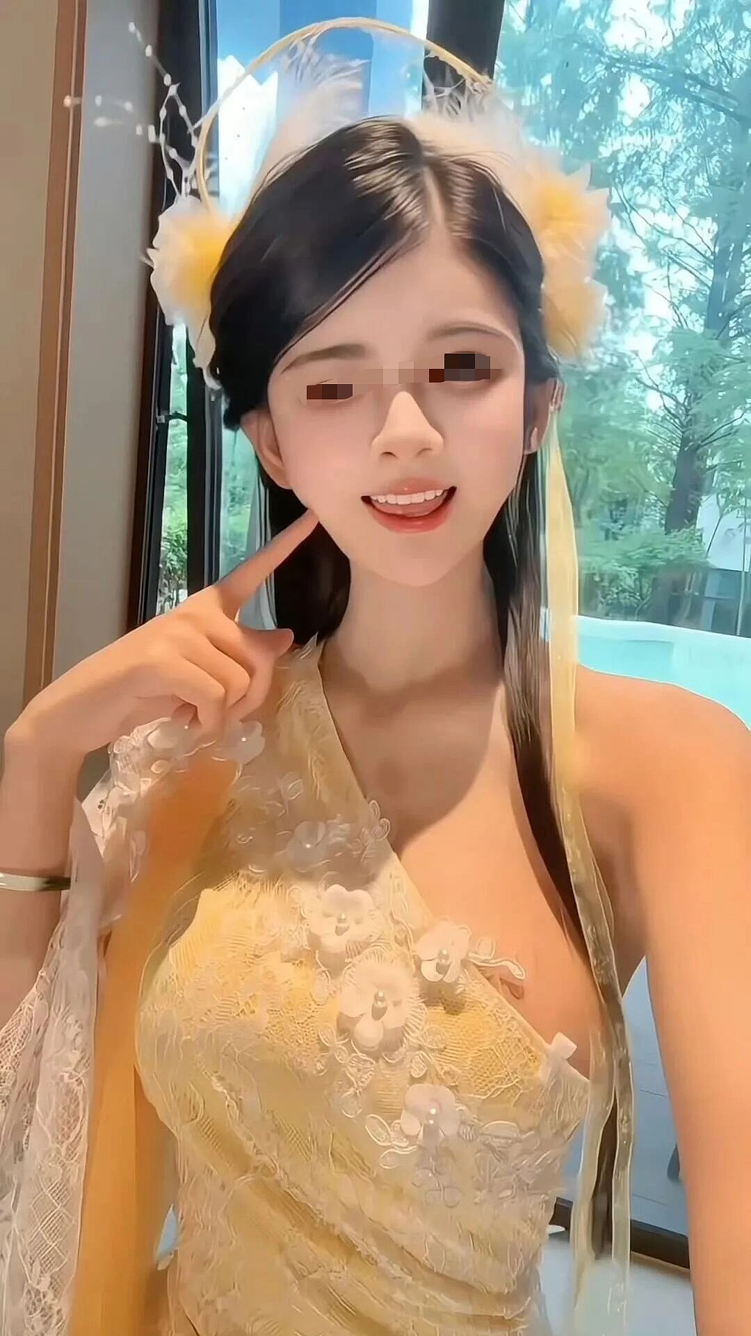 “狗头萝莉”复出热舞秀身材：直播间故意不拉裤链擦边网友骂声一片（视频/组图） - 14