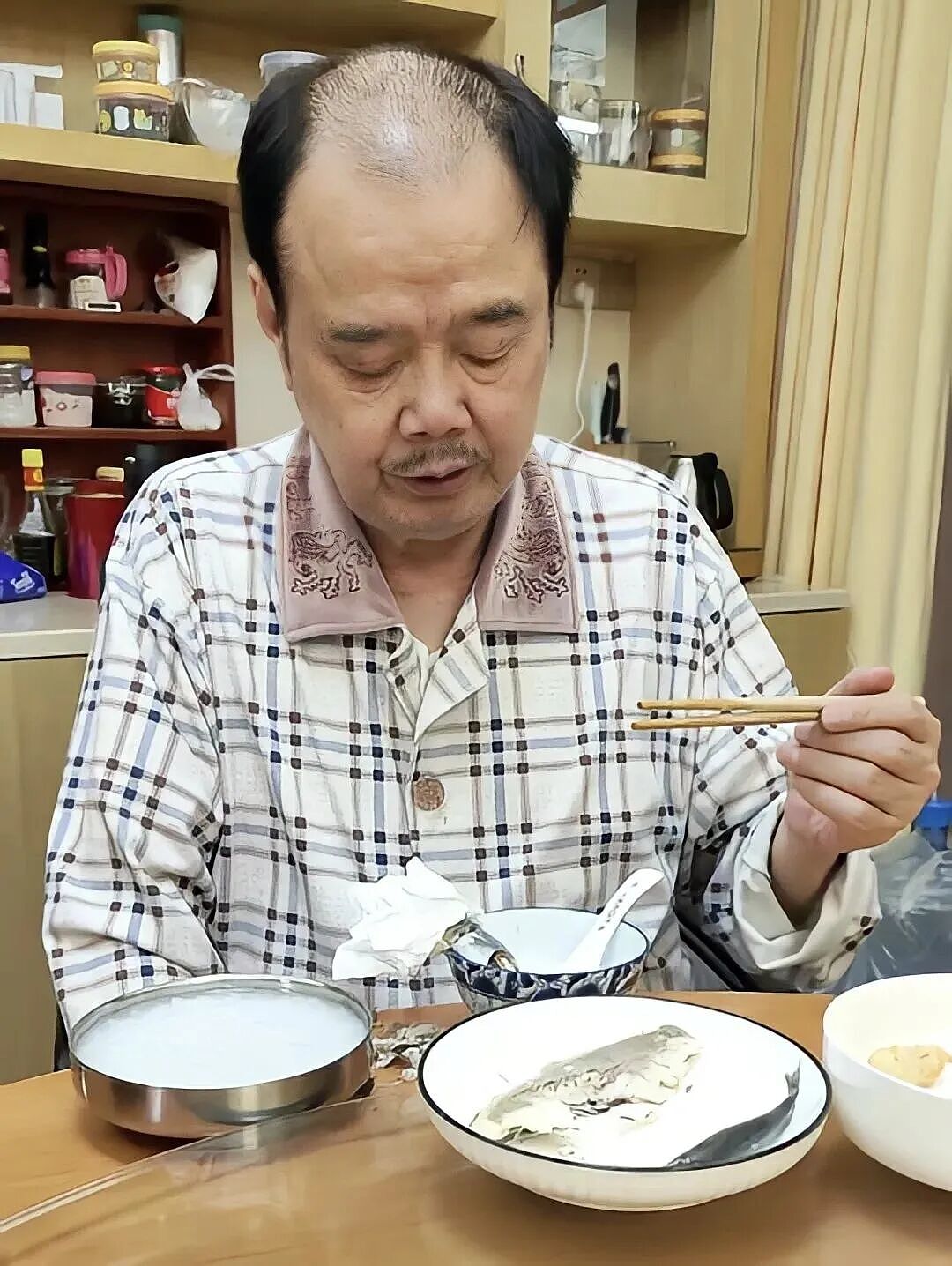 一夜爆火的香港千亿大佬,奇袭李嘉诚(组图) - 11