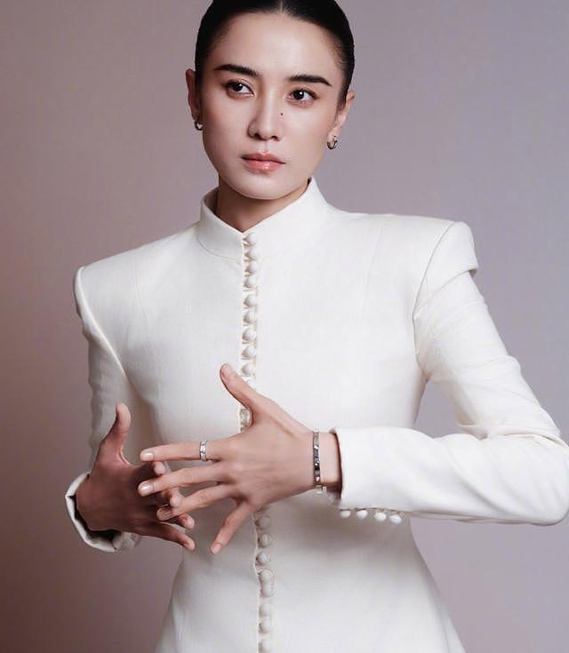 45岁宋佳被曝已领证，丈夫身份毫无征兆曝光！张艺谋这次“赢”麻了（组图） - 69