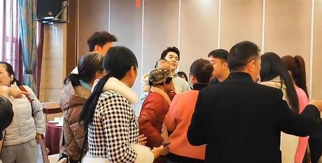 李佳琦回老家，给亲戚每人发500元红包引热议！网友吵翻天（组图） - 6