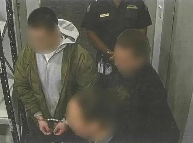中国留学生落地阿德机场被抓，签证当场取消并遣返；南澳强雷暴来袭，发布洪水预警（组图） - 3