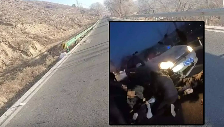 甘肃20人家族跪公路祭祖画面曝！汽车冲入人群致2死3重伤（视频/组图） - 1