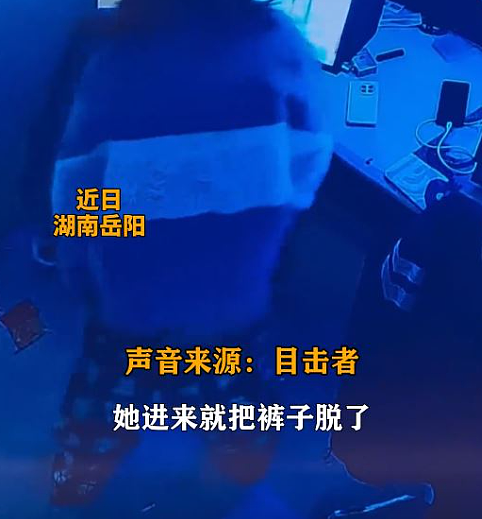辣眼睛!男子网吧打游戏遭“猥亵”,一女子闯入包间脱裤子手摸小伙视频曝(视频/组图) - 4