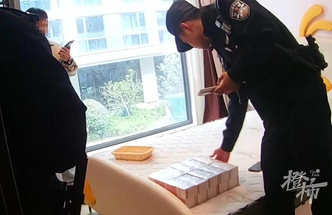 男子打扫前租客房间发现成捆“现金”,“少说有100万”!结局180度大反转(组图) - 7