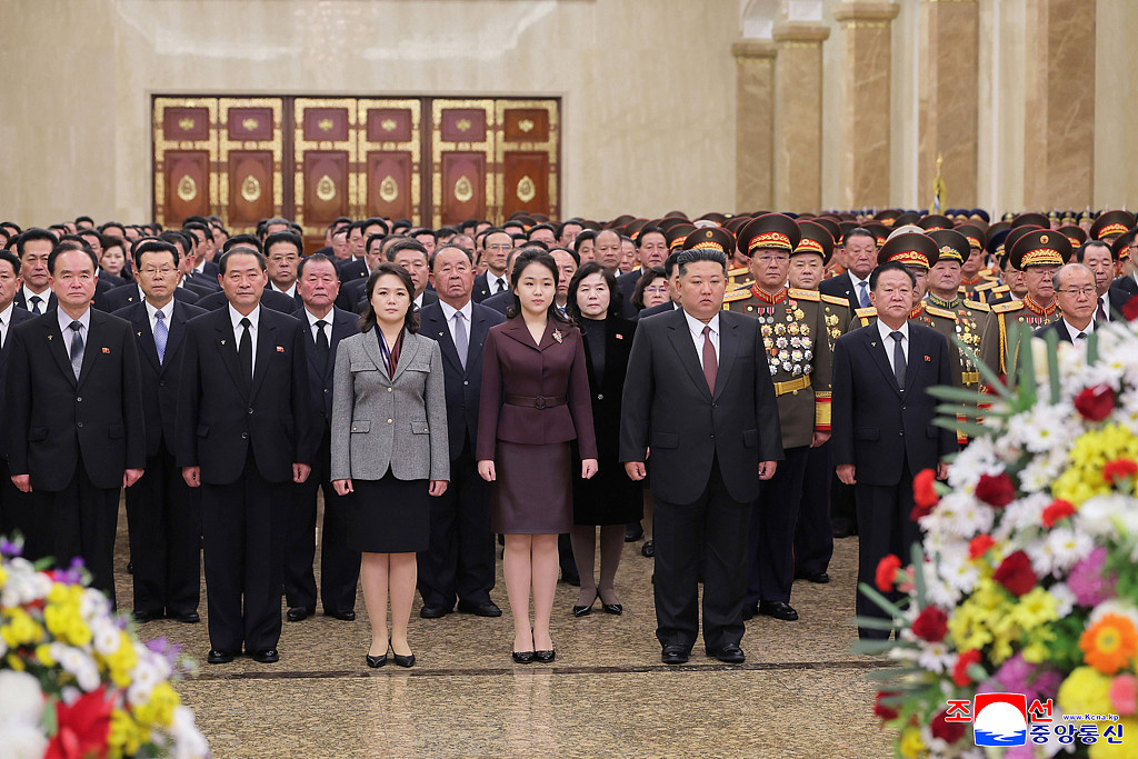 金正恩父女视察阅兵，接班“C位“稳固！同款大衣抢眼（视频/组图） - 6