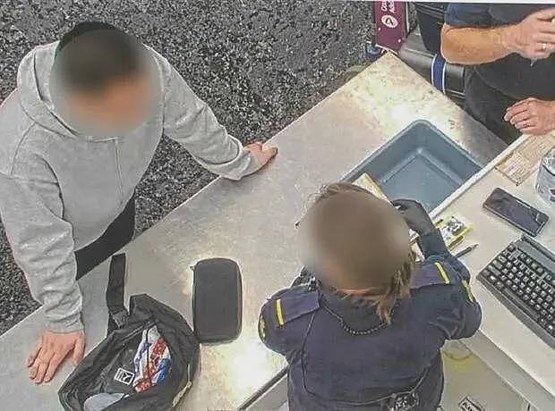 中国留学生落地阿德机场被抓，签证当场取消并遣返；南澳强雷暴来袭，发布洪水预警（组图） - 2