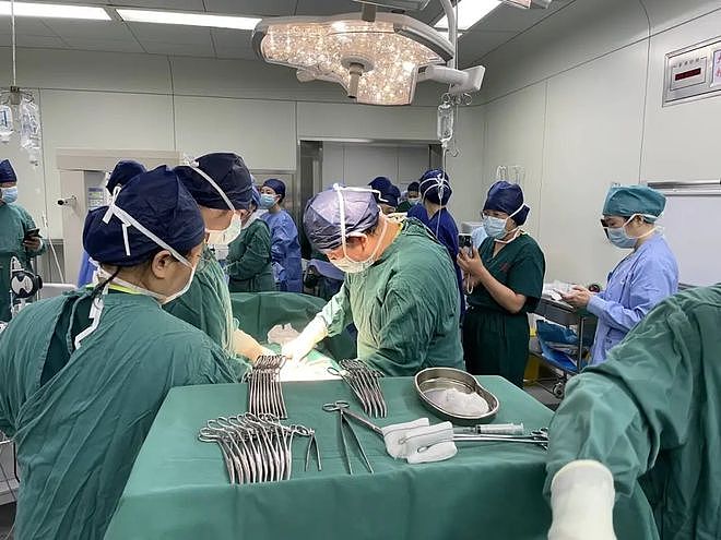 概率六千万分之一！新疆24岁产妇在武汉诞下“一兄四妹”五胞胎（组图） - 2