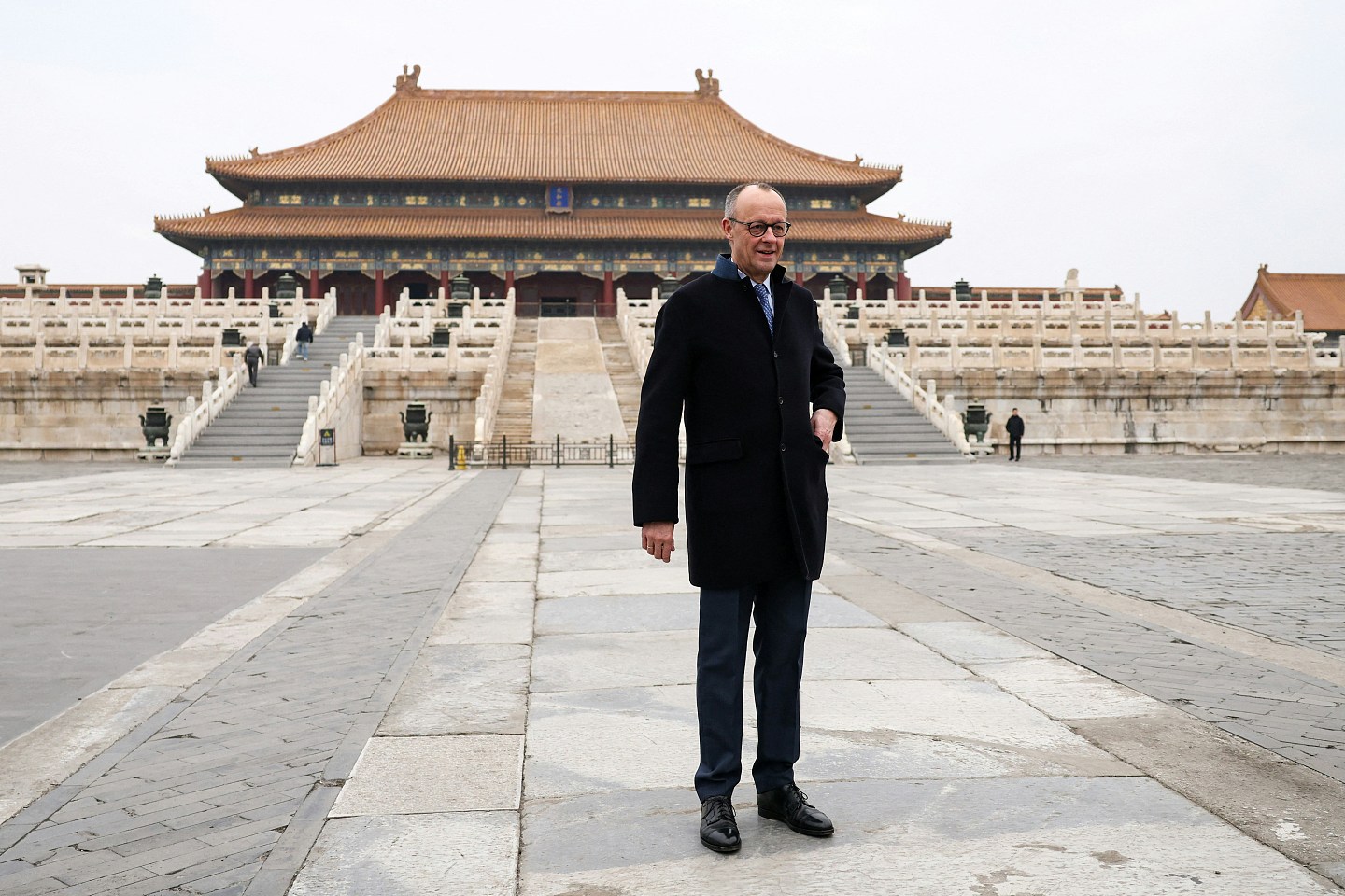 德国总理默茨访华漫步故宫红墙下，留言：“愿今年为德中合作之年”（组图） - 3