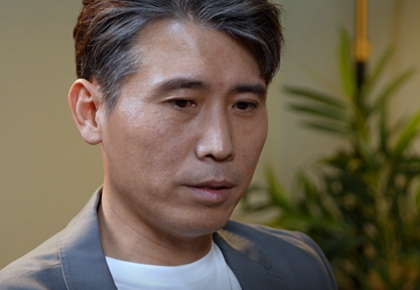 51岁李乃文新西兰被偶遇!头发花白显沧桑,却被网友狂赞(组图) - 3