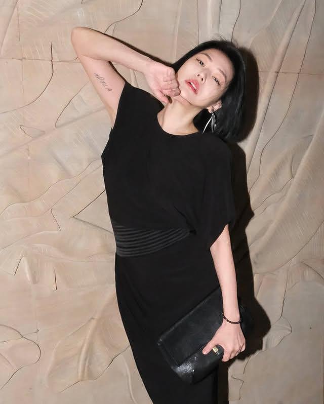 “姐回来了！” 小S停工1年后发文宣布复出，摆经典的S造型（组图） - 15
