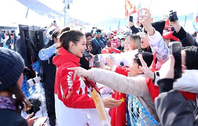 没收全部收入?美议员推动“谷爱凌法案”:背叛美国,必须付出代价(组图) - 4