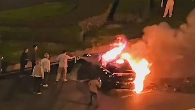 小米SU7司机烧死报告出炉：167km/h撞击后低压系统断电无法开车门（视频/组图） - 1