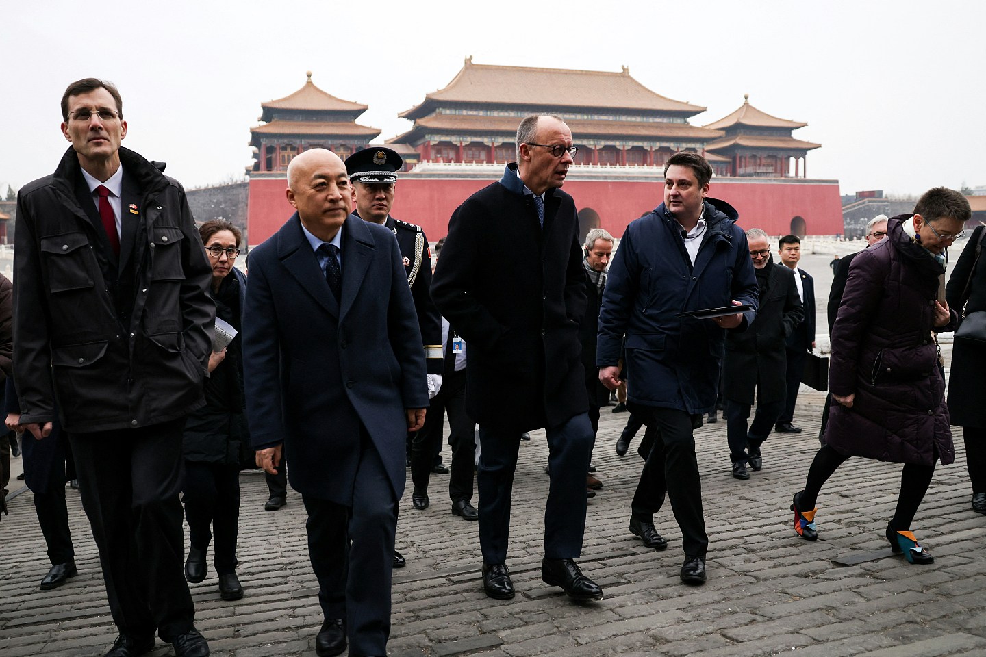 德国总理默茨访华漫步故宫红墙下，留言：“愿今年为德中合作之年”（组图） - 5