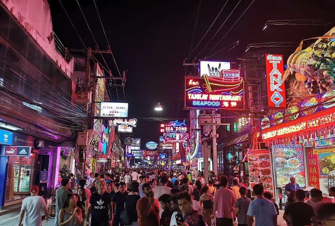 21岁女生跟3小伙过夜被侵犯索赔90万，自述绝望经过越听越像自愿…（组图） - 16