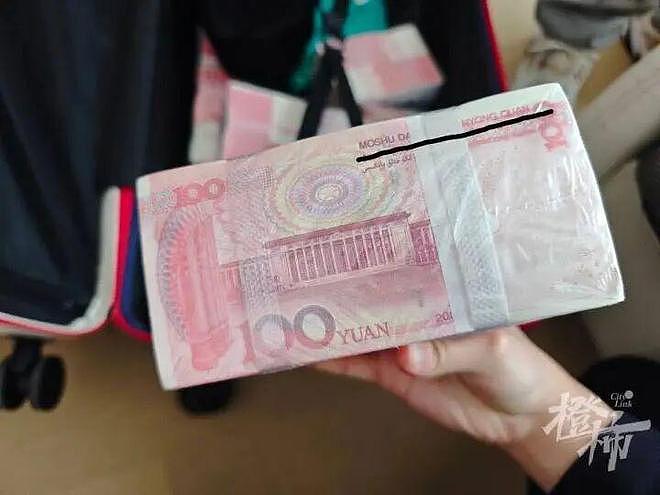 男子打扫前租客房间发现成捆“现金”,“少说有100万”!结局180度大反转(组图) - 3