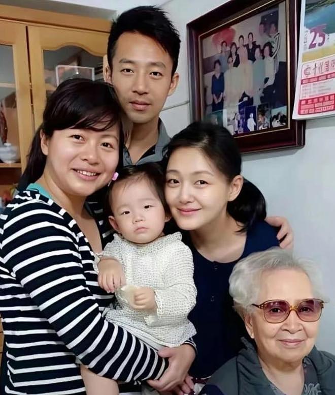 汪小菲给孩子喂奶画面:3个小时喂一次,喂完还要细心拍嗝(组图) - 15