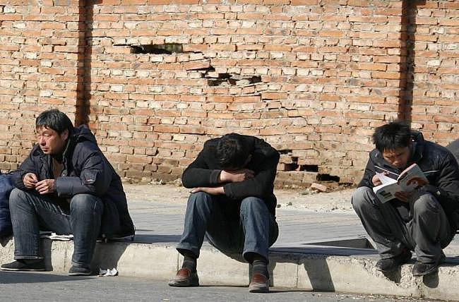 外媒：中国经济寒冬，年轻人找工遭遇斩杀线（图） - 1