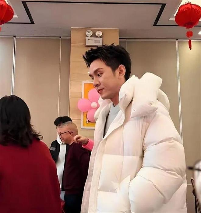 李佳琦回老家，给亲戚每人发500元红包引热议！网友吵翻天（组图） - 5