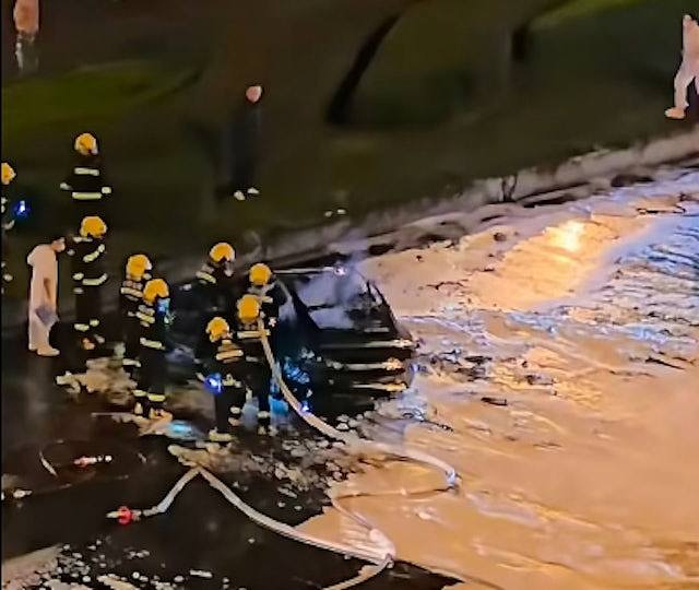 小米SU7司机烧死报告出炉：167km/h撞击后低压系统断电无法开车门（视频/组图） - 4