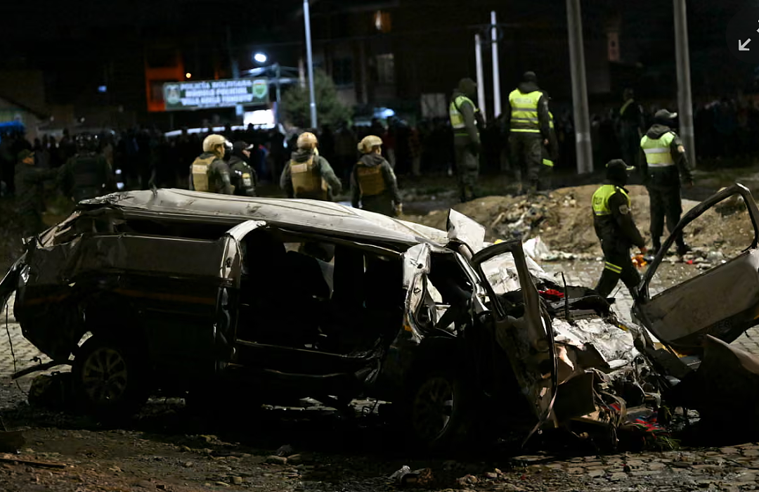 突发！这国空难！15人死亡！满地现金，上百人现场哄抢……（组图） - 7