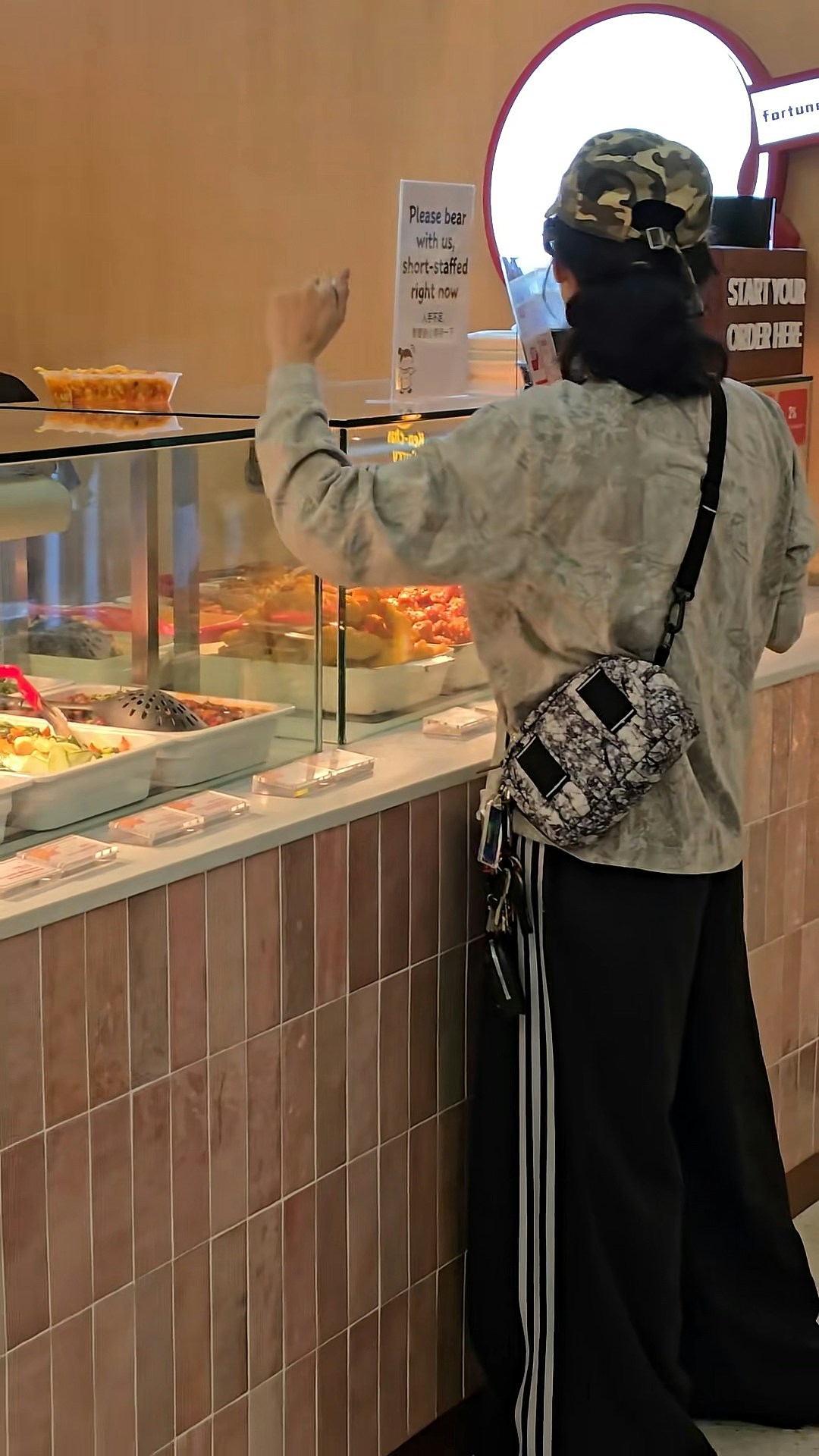 张柏芝现身悉尼平价超市引热议!素颜惊艳一众网友,“女神好美”(组图) - 6