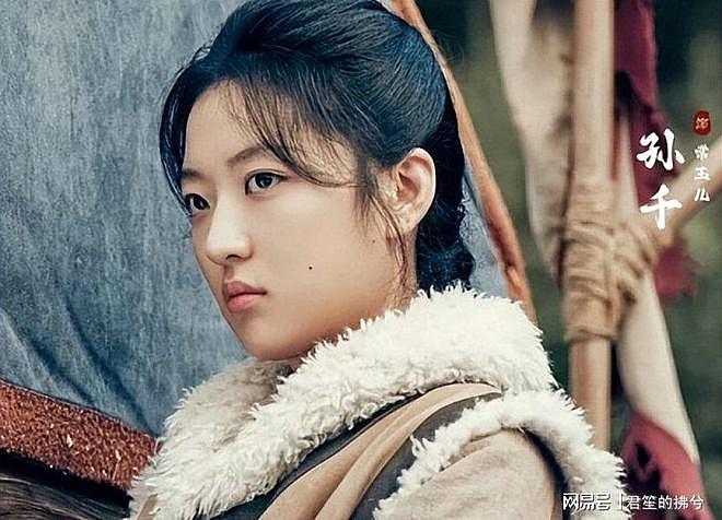 28岁关晓彤VS29岁孙千:女演员颜值差距一目了然(组图) - 12