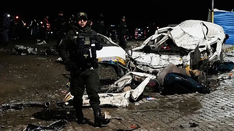 突发！这国空难！15人死亡！满地现金，上百人现场哄抢……（组图） - 13