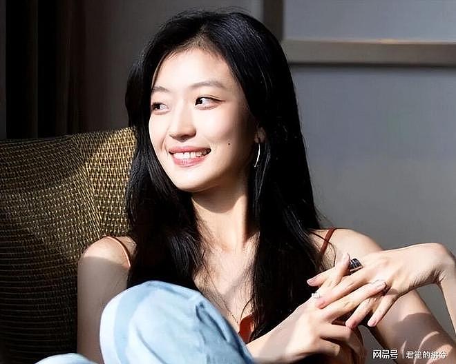 28岁关晓彤VS29岁孙千:女演员颜值差距一目了然(组图) - 11