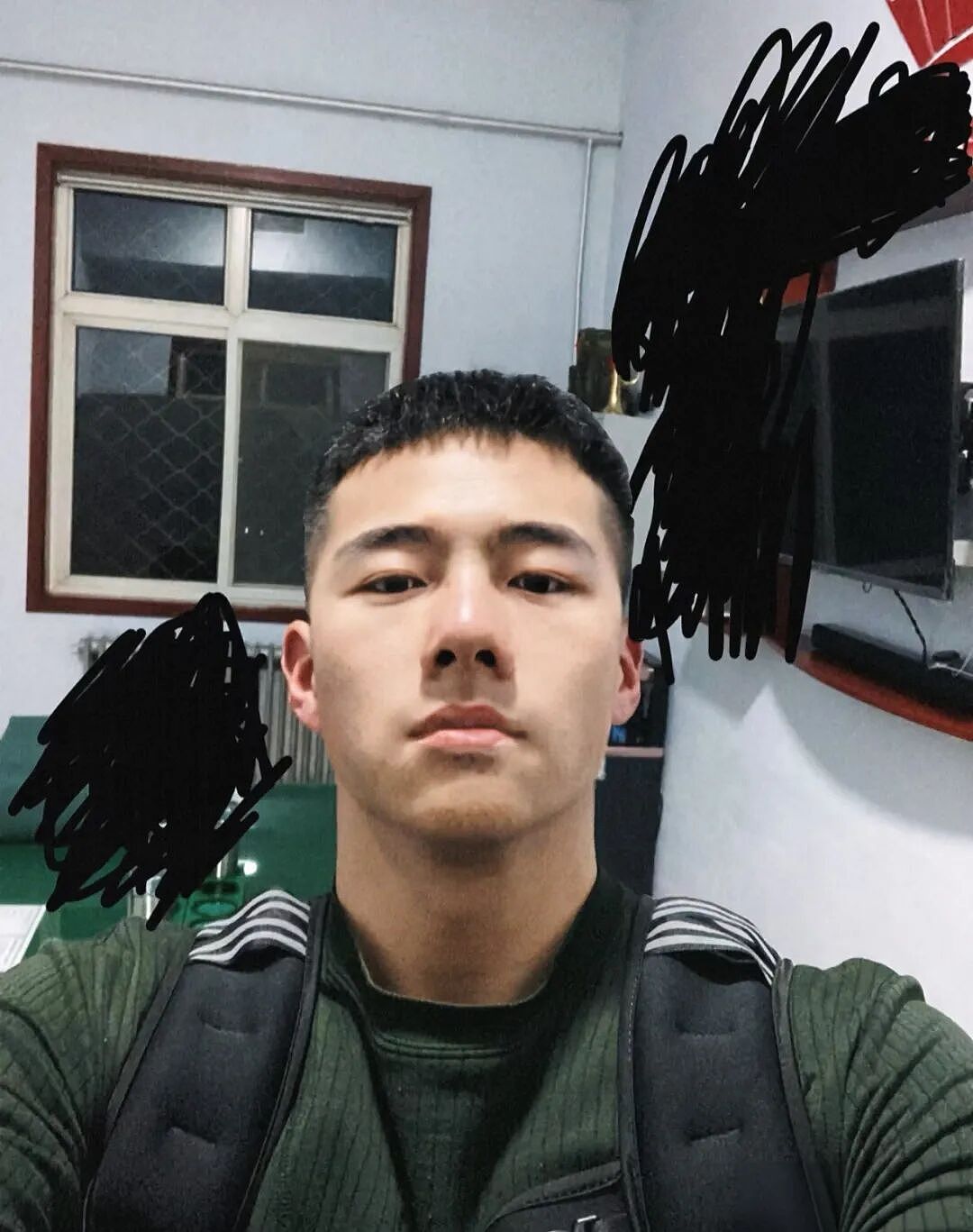 【帅哥】187迷彩肌肉男男友视角爆火?粗腿大包太诱人....(组图) - 6