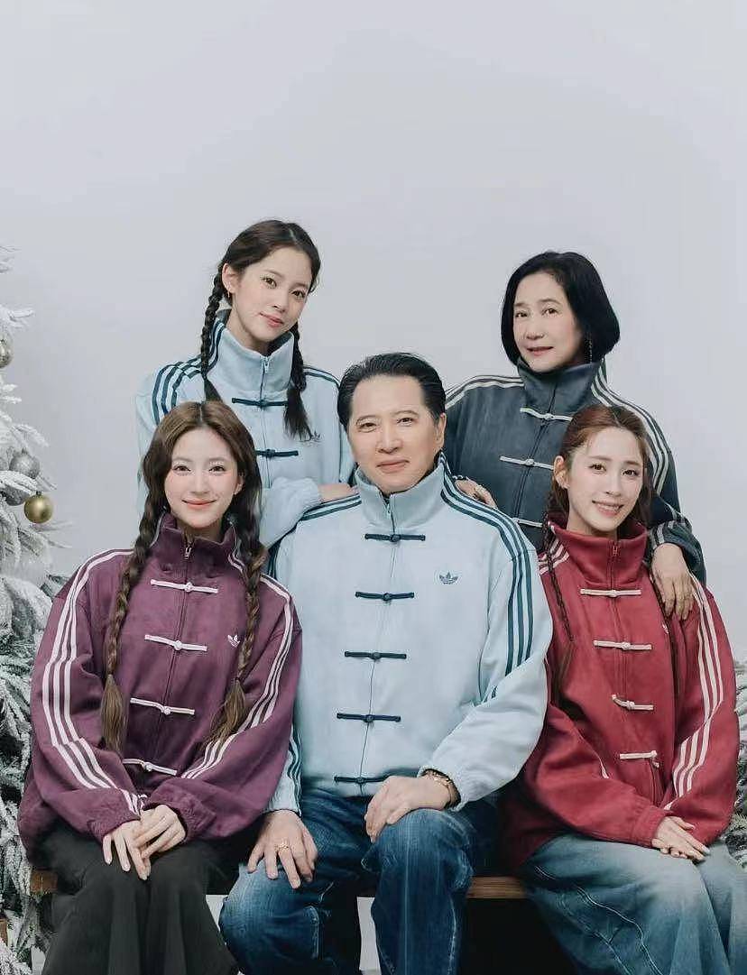 欧阳娜娜晒全家福，三代同堂，团宠是白白胖胖的外甥睦睦（组图） - 2