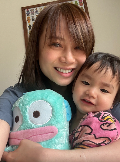移英女星浴后毛巾滑落几乎全裸!女儿难识朋友爆移民幸酸(组图) - 4