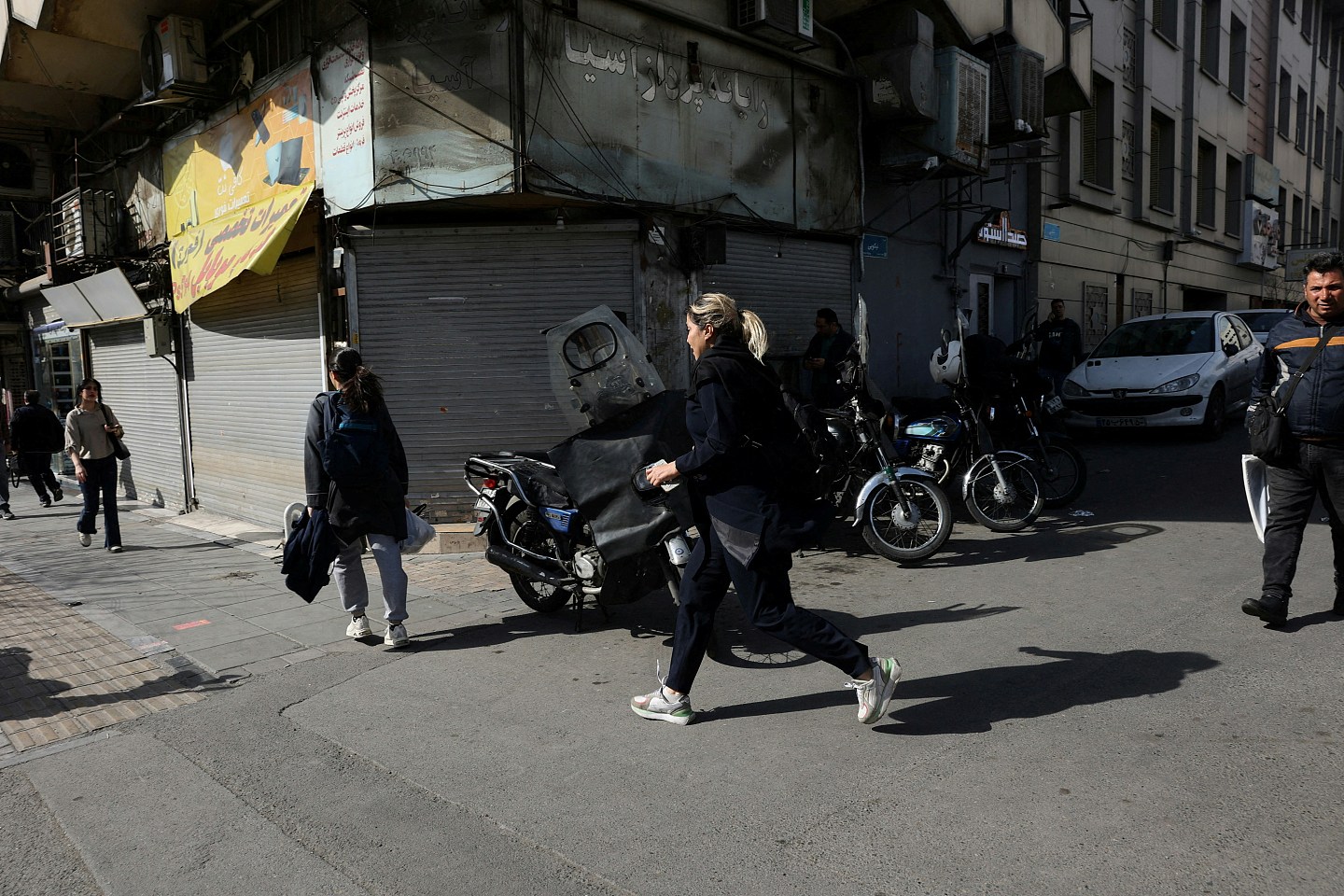 美国以色列袭伊朗，解放军：中国人民永远都要保持居安思危的清醒（组图） - 2