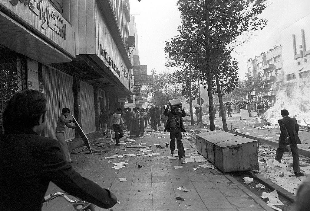 哈梅内伊死亡!生平一览:见证中东风云,一个时代的结束(组图) - 3
