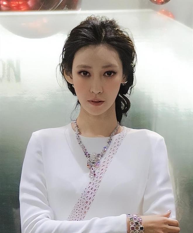 和李荣浩同居4年却惨遭抛弃,陷入抑郁多年,如今39岁仍是单身(组图) - 3