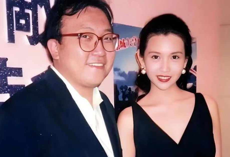 57岁邱淑贞素颜近况曝光，离开王晶嫁豪门，三个女儿个个成骄傲（组图） - 2