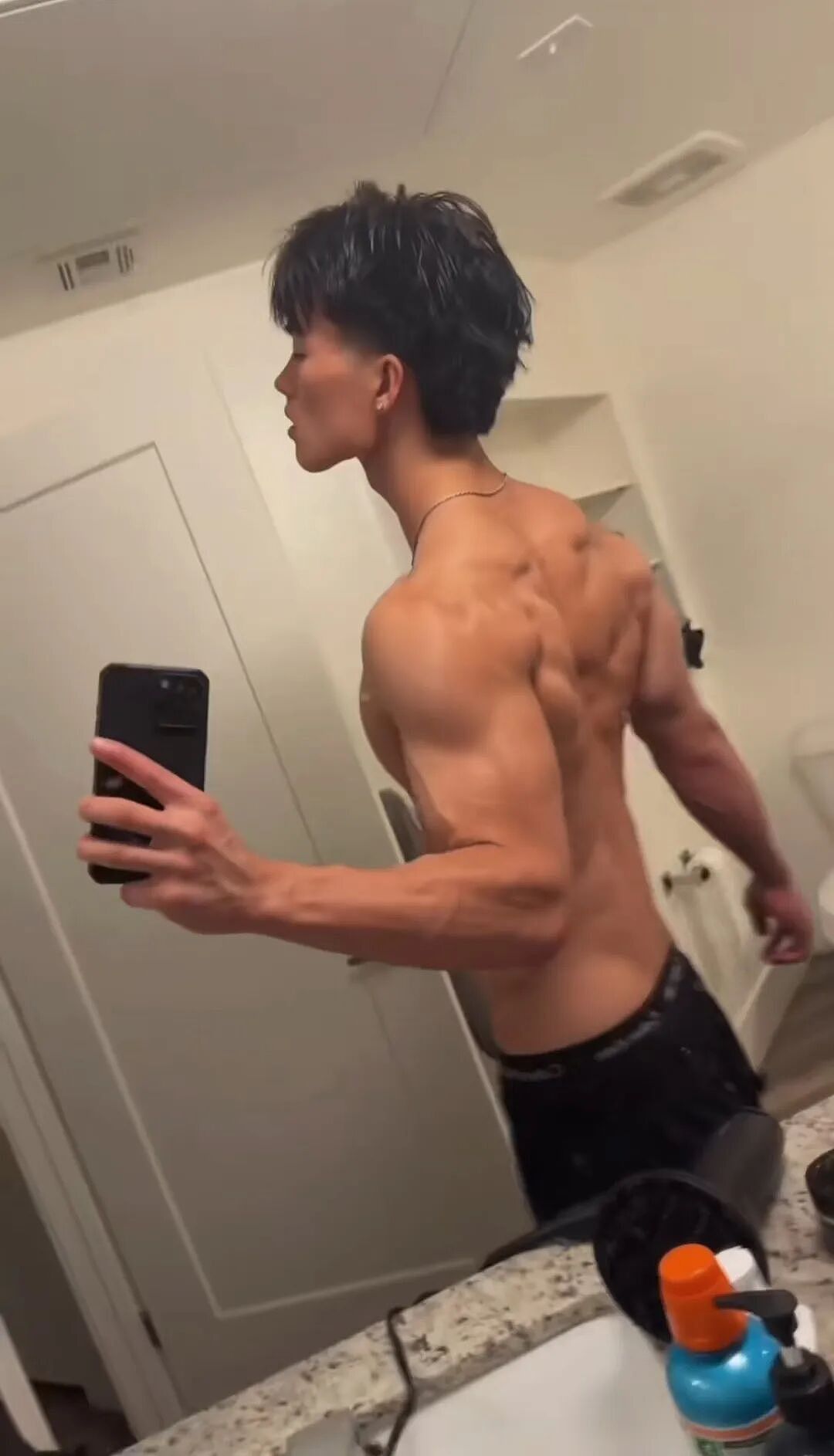 【帅哥】这位型男的低体脂肌肉身材,通讯录们看完直呼动力满满(组图) - 3