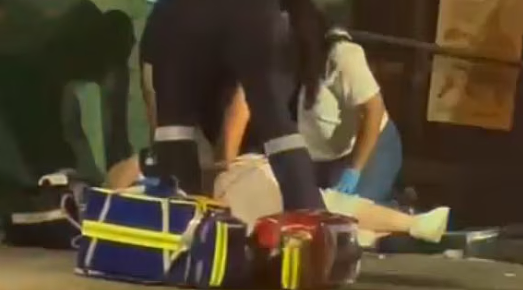 墨东南闹市区汽车撞上人行道，2名行人“死里逃生”（组图） - 9